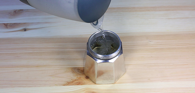 Brewing Guide Moka Pot - Fill up with water Brewing Guide Moka Pot - Fill up with water