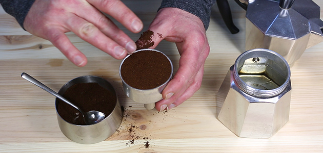 Brewing Guide Moka Pot - add coffee and smoothen surface Brewing Guide Moka Pot - add coffee and smoothen surface
